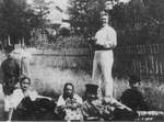 Ф.И. Шаляпин с детьми. Ратухино. 1912 г.